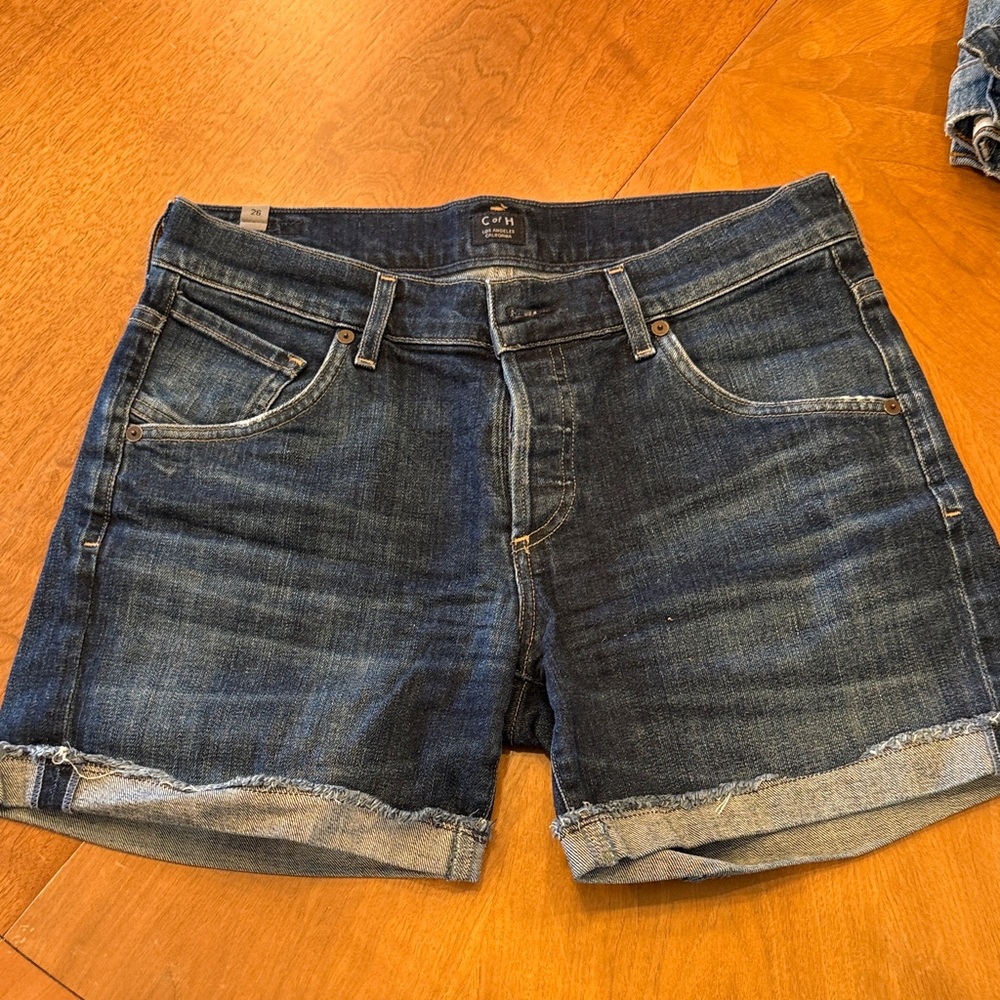 Citizens of Humanity low rise Jean shorts size 26